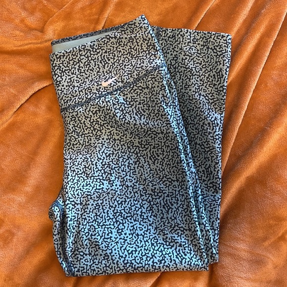 Nike Dri-Fit Patterned Half Tights - Picture 4 of 5